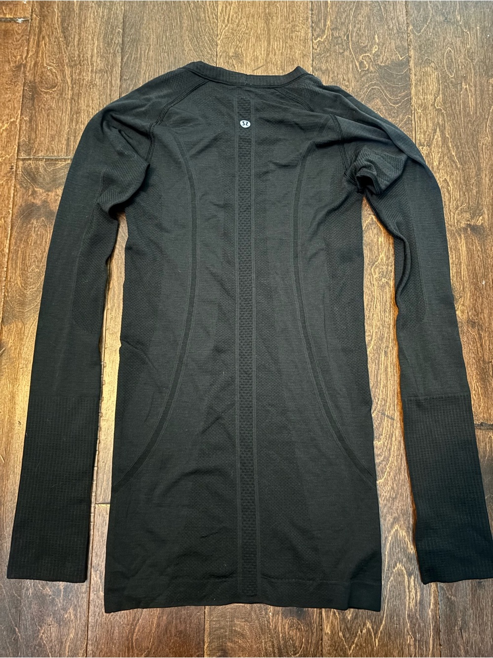 Lululemon swiftly Black Long-Sleeve Seamless Performance Top Sz 2 - Picture 2 of 4